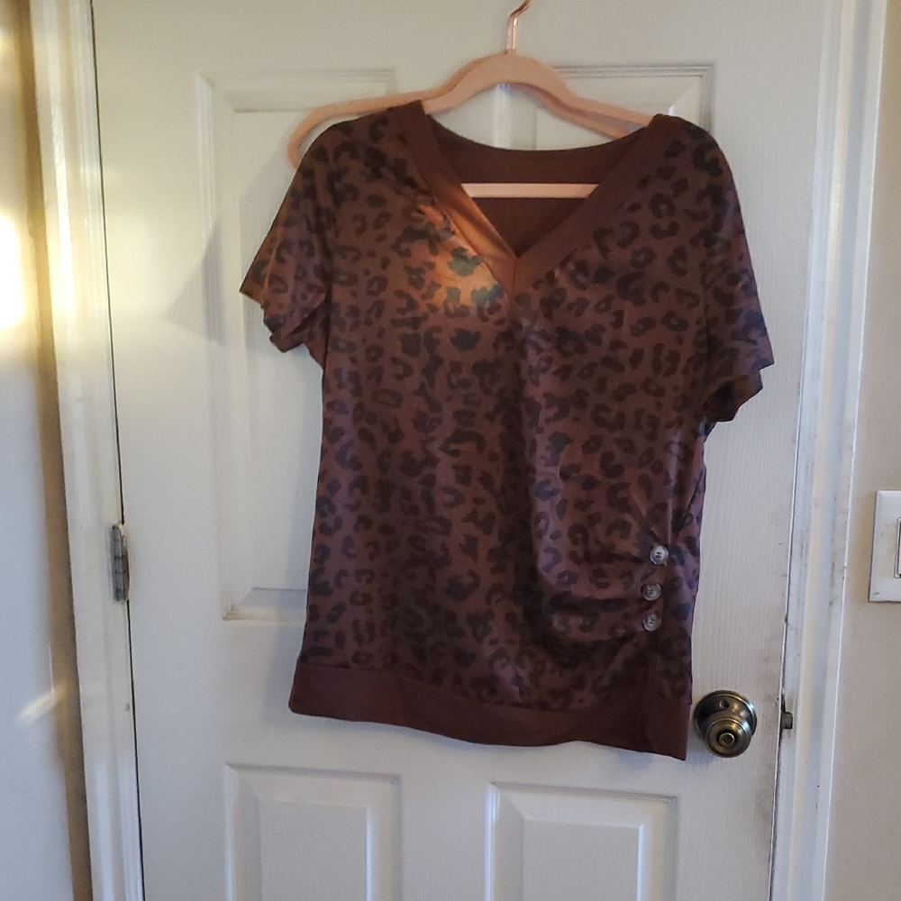 SHEIN Brown Leopard Print V-Neck Short Sleeve Top with Side Button Detail